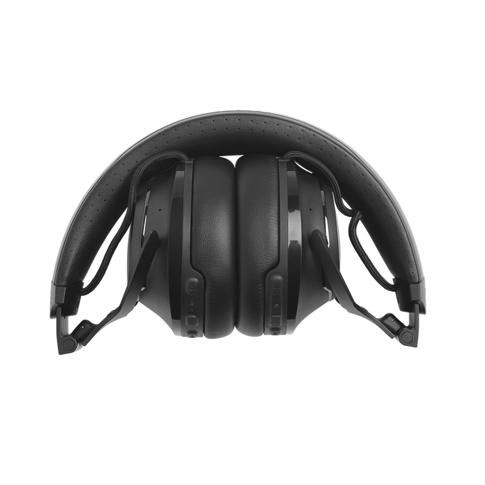 JBL Club 700BT - Black - Wireless on-ear headphones - Detailshot 3 image number null